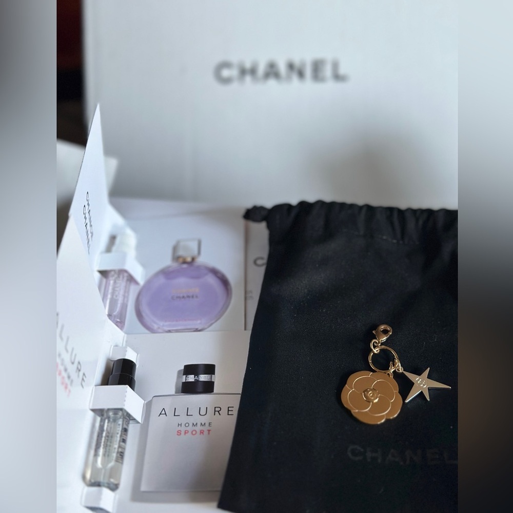 NEW Chanel 2025 Christmas Limited Edition Camellia Holiday Charm